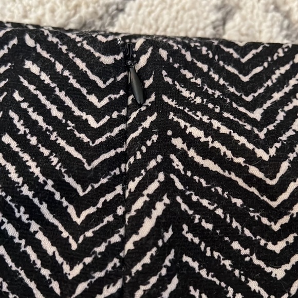 New York & Company draped skirt, black / cream, size 12 EUC! - Picture 5 of 8